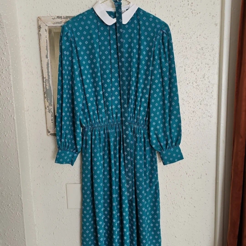 Elegant Teal Patterned Dress with White Collar